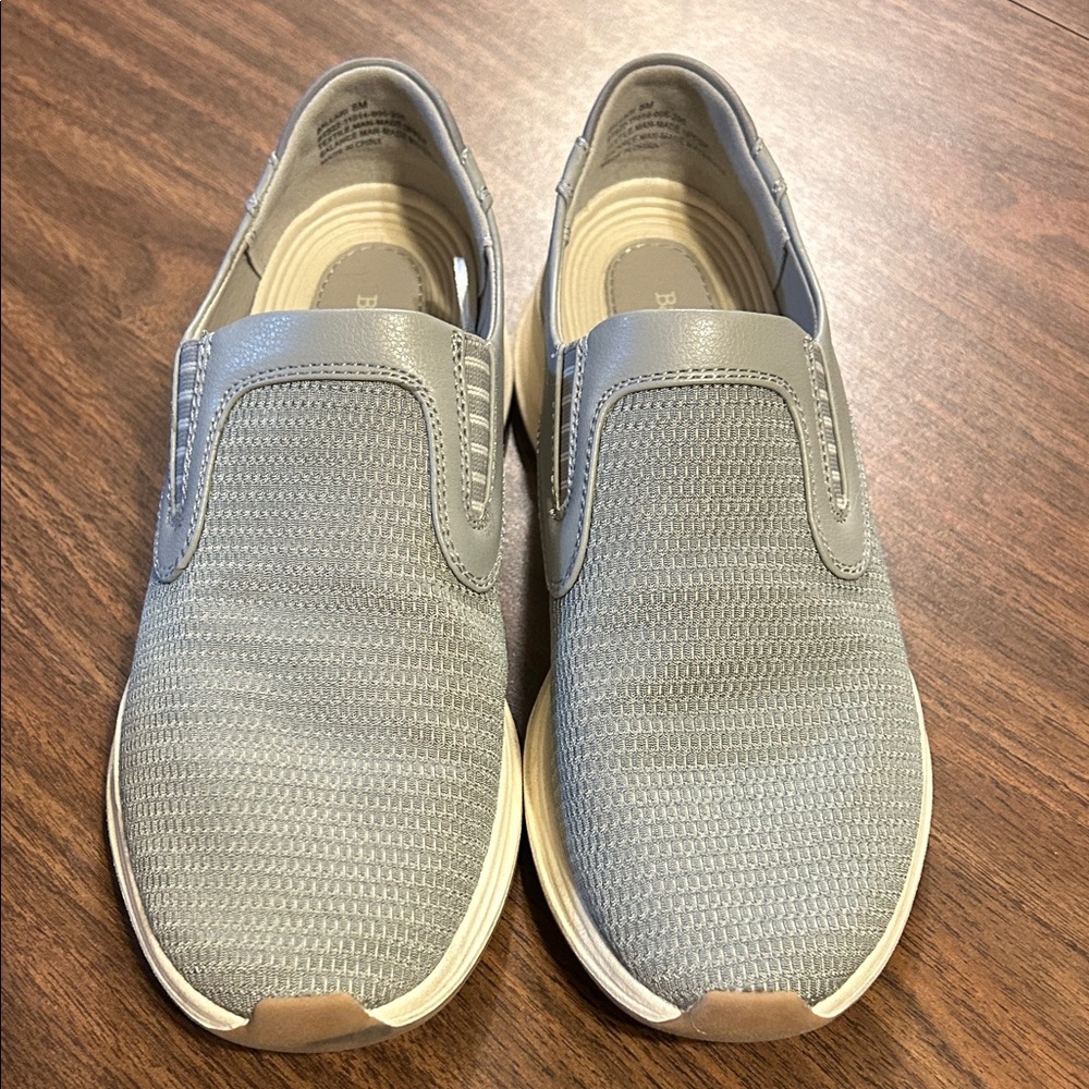 Womens Gray Beartraps Slip-On Shoes Sz. 8